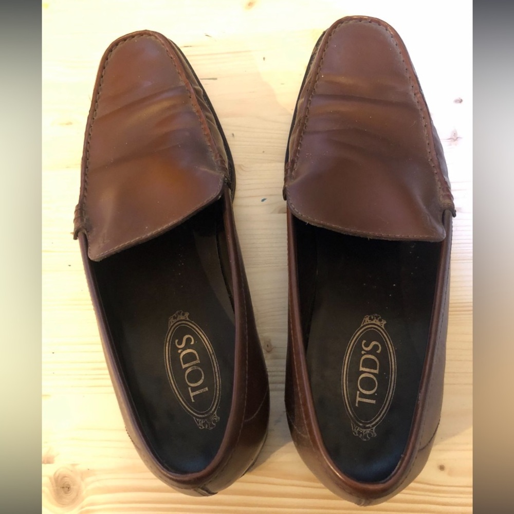 Tods brown leather loafer